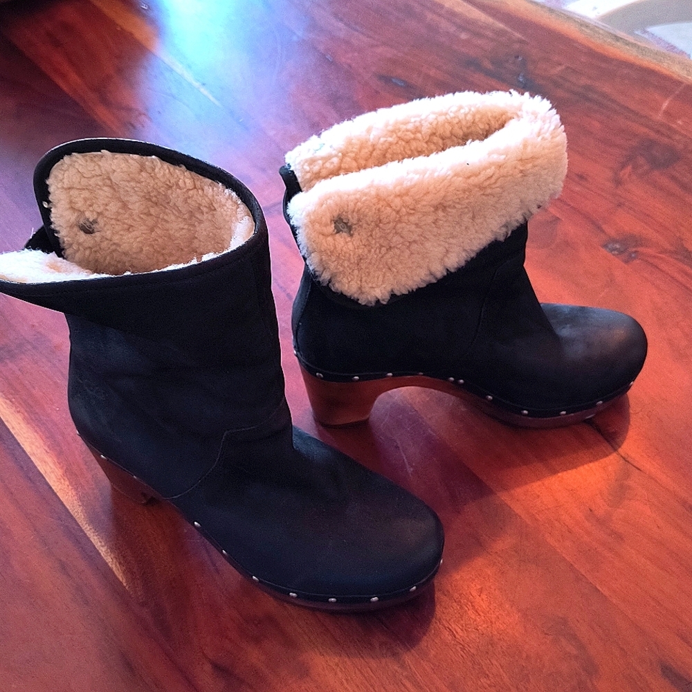 Size 6 UGG Women's Black Leather Shearling-Lined Boots - Picture 4 of 8